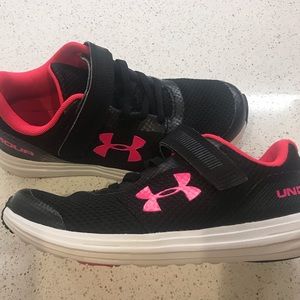 EUC - Girls 13k Under Armour Shoes